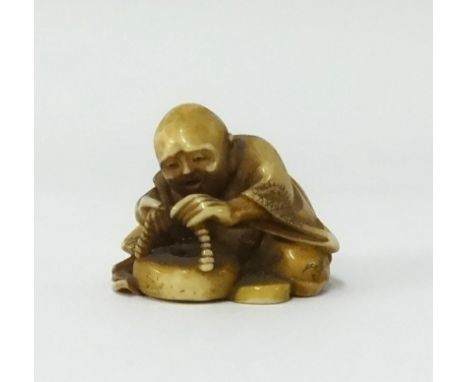 A small carved ivory netsuke, approx height 25mm.