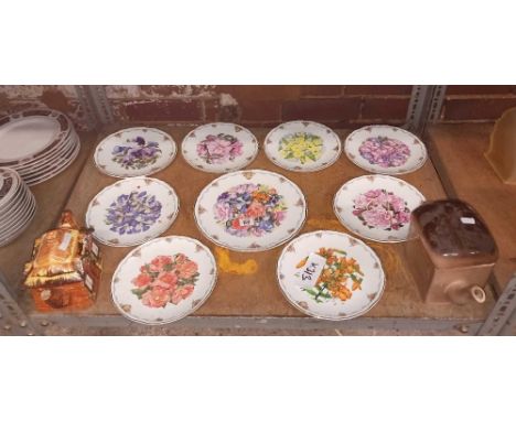 SHELF WITH 9 FLORAL DECORATED PLATES & 2 NOVELTY TEA POTS