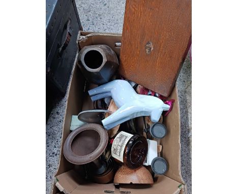 CARTON OF MISC BRIC-A-BRAC INCL; SHOE TREES, CANDLE HOLDER, WOODEN VASE, METAL FUNNEL, SMALL BRASS & COPPER SAUCEPAN SET