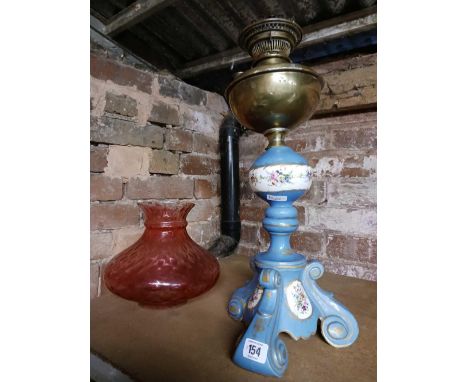 CRANBERRY COLOURED OIL LAMP SHADE & A BRASS & CERAMIC OIL LAMP
