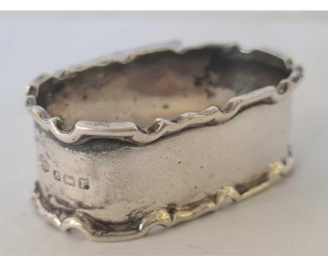 A PLAIN SILVER NAPKIN RING, B'HAM 1930 
