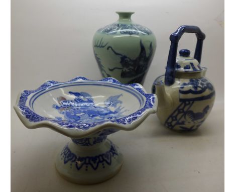 A Chinese blue and white teapot, vase and footed bowl 