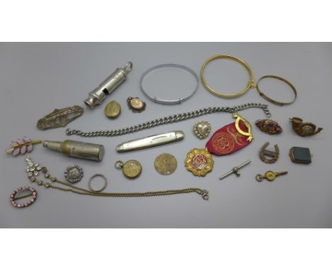 Vintage jewellery, an Acme whistle, a novelty lighter in the form of a bottle, etc. 