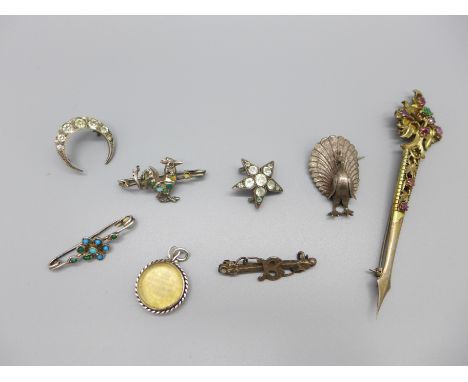 Vintage brooches, etc., some a/f 