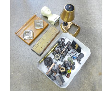 A cribbage board, novelty pencil sharpeners, some a/f, a large brass key, a novelty cigarette dispenser in the form of a tabl