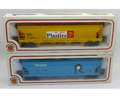 Two Bachmann HO gauge rolling stock, 2x Centre Flow Hoppers, boxed 