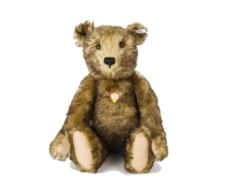 A Steiff Limited Edition Teddy Peace 1925 Replica, 1046 of 1500, in original box with certificate, 1997