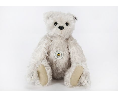 A Steiff Club Edition Bear 28 PB 2002/2003, 3831 for the year, in original box with certificate