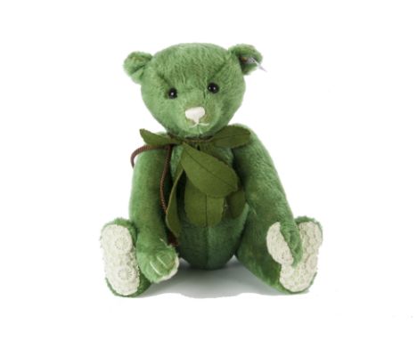 A Steiff Club Edition 2014 Teddy Bear Chestnut, 669 for the year, in original box with certificate