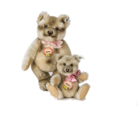 Two Steiff Limited Edition Jackie teddy bears: the larger 2707 of 10000, 1986 and 17cm. 4099 of 12000, 1989/90, in original c