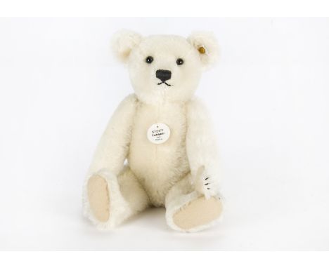 A Steiff Limited Edition Teddy Bear 1922, 1043 of 5000, in original box with certificate, 2001