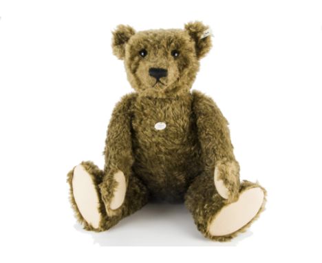 A large Steiff Limited Edition Teddy 1907 Brown 70, 89 of 5000, in original box with certificate, 1993 (damage to lid)