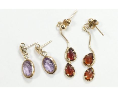 A 9ct gold pair of garnet ear pendants and an amethyst pair, 2.5gm 