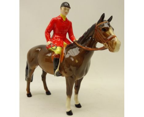 Beswick Huntsman on Bay horse, H22cm  Condition Report Very light scratch to helmet. Overall very good condition. 