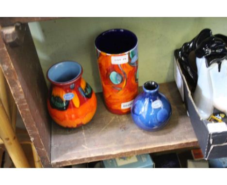 THREE PIECES OF MODERN POOLE POTTERY 