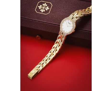 PATEK PHILIPPE, LA FLAMME, REF. 4816/3 A LADY'S 18 CARAT GOLD AND DIAMOND BRACELET WATCH, NO. 2892732, CIRCA 1990Movement: Ca