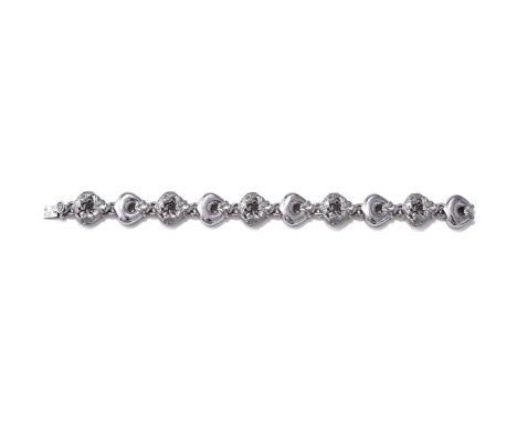 CARRERA Y CARRERA, A DIAMOND SET PANTHER BRACELET  Composed of alternating openwork fancy links, either polished or designed 