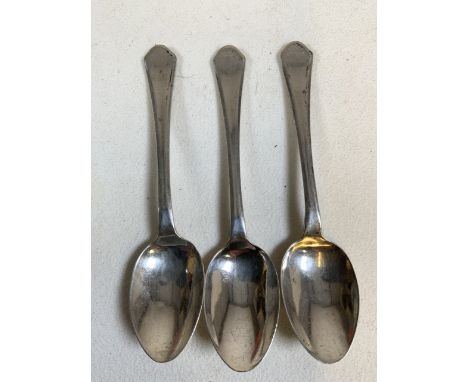 Three Art Deco silver tea spoons, Birmingham. 1935. 1.5oz. 