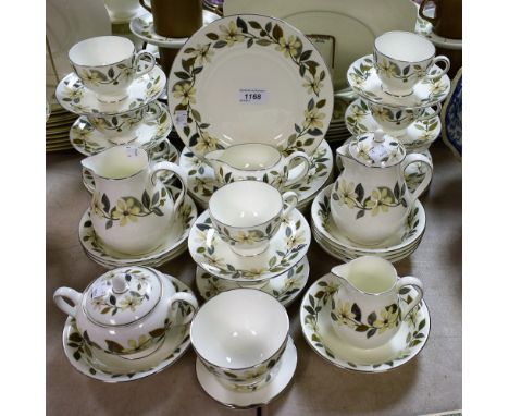 An extensive Wedgwood Beaconsfield pattern nine setting tea and dessert service, including milk and cream jugs, sugar bowl, c