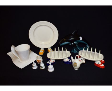 Ceramics - a pair of novelty Carltonware walking four division toast racks; a similar plate, Poole dolphin;  Villeroy & Boch 