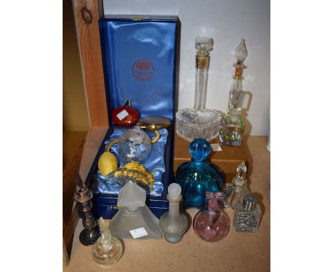 Ladies Accessories - a Thomas Webb Crystal glass atomiser, boxed; others, scent bottles, Stratton compact, etc