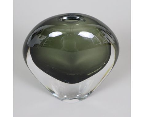 Sommerso-Vase - Nils Landberg für Orrefors, Schweden, dickwandiges Klarglas mir rauchgrünem Unterfang, Boden mit Ritzsignatur