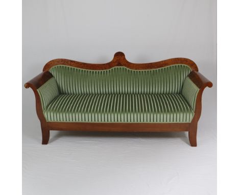 Biedermeier-Sofa - 19. Jh., Kirschbaum mit Wurzelfurnier, gepolstert, gestreifter grüner Bezug, Gebrauchsspuren, Lehne mit Fu