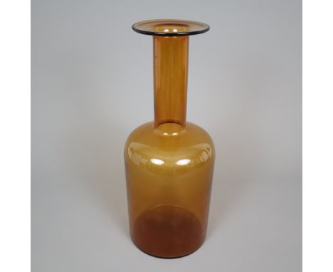 "Gul"-Vase - Otto Brauer für Holmegaard Glasvaerk, Dänemark, Entwurf um 1960, honigfarbenes Glas, Gebrauchsspuren, H. ca. 37,