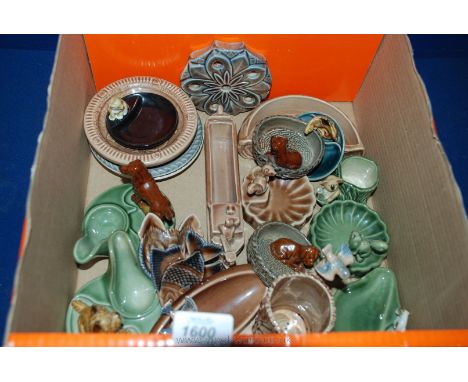 A quantity of assorted Wade including Barge, tree trunk Vase, Red Setter Ashtray, etc.