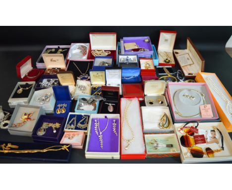 Selection of costume jewellery - many in original boxes including Avon mouse pendant, Pierre Cardin, Antica Murrina, gold pla