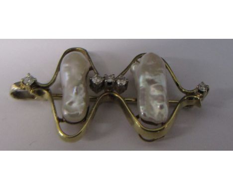 14ct gold brooch set with pearls &amp; diamonds also having pendant bale 5.8g