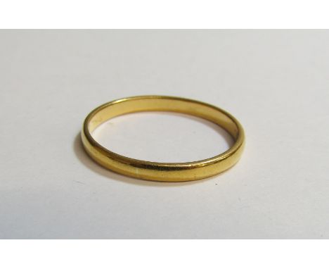22ct gold band - ring size U/V - total weight 2.7g