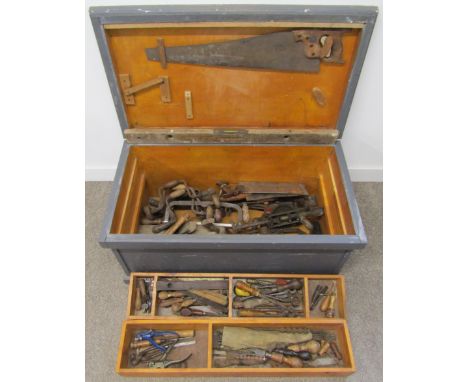 Wooden carpenters trunk complete with tools -&nbsp; 99cm x 54.5cm x 45.5cm&nbsp;