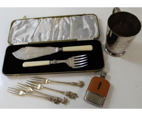 Cased set of fish servers, small hip flask, Walker &amp; Hall silver plated tankard, 4 Continental three tine forks&nbsp;