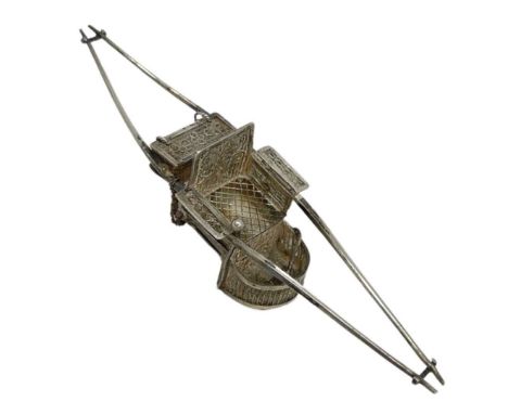 Silver Model of an Chinese Rickshaw. 13 g. Mark to BaseFilligree work.Length 10 cmsCondition report: Ok