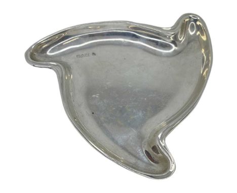 Unusual Chester Silver Pin Dish. Chester 1920, Haseler Bros.Of 'Quocunque Jeceris Stabit' form (which translates literally as