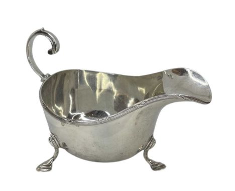 Silver Sauce Boat. 208 g. London 1908, William Hutton and Co.With Ribbon and reeded border decoration standing on 3 feetCondi