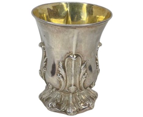 Victorian Silver Beaker. 142 g. Sheffield 1843, Henry Wilkinson & Co.With leaf decoration rising from base. Gilded interiorHe