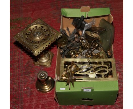 A collection of metalwares to include brass open twist candlesticks, trivets, door knockers and 25 stair carpet fixers etc.