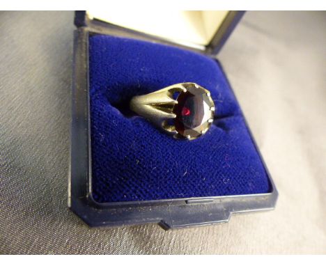 Unmarked yellow gold Gents Garnet ring ( approx 9.3mm x 8mm across) UK - size P1/2 USA - 7.75 Weight 2.9g 