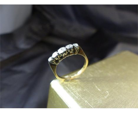 18ct 5 Stone graduated ( approx - 2 x 0.01pts, 2 x 0.02pts and a 0.05 pt stones) Diamond Ring. Size UK - K and USA - 5.75 Wei