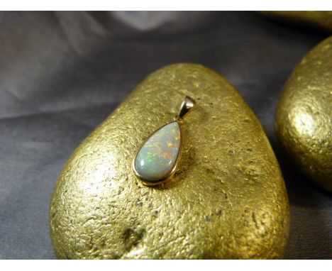 14K Gold approx 22.4mm (including Bale) x 8.5mm Tear Drop shape, Opal Pendant - Weight approx 1.1g