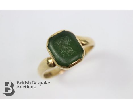 Victorian 18ct yellow gold seal ring, set with a jade stone carved with a boar head, London hallmark 1890, mm WIH, size J, ap