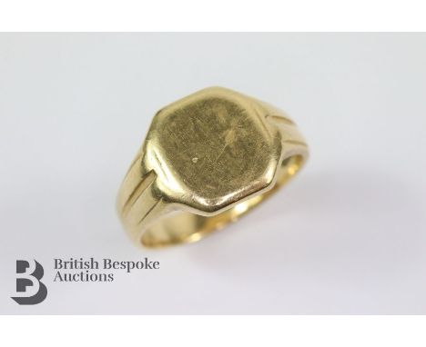 Gentleman's 18ct gold signet ring, size R, approx 8.42 gms.&nbsp;