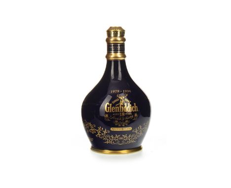 GLENFIDDICH ANCIENT RESERVE AGED 18 YEARS Single Malt Scotch Whisky 700ml, 43% volume, in blue ceramic bottle.