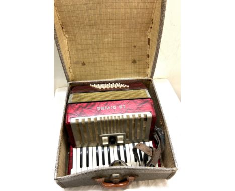 La Divina accordion - working order 