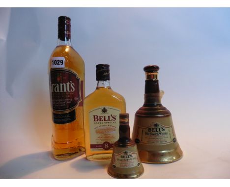 4 various bottles of Whisky, 1x Grant's Family Reserve Scotch 43% 1 litre, 1x Bell's Extra Special 8 yr old Scotch 40% 35cl, 
