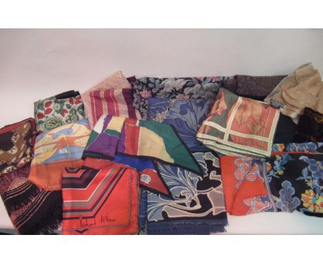 Quantity of ladies vintage scarves14 scarves in totalRichard Allen and Liberty are the main brands, some are non branded, som