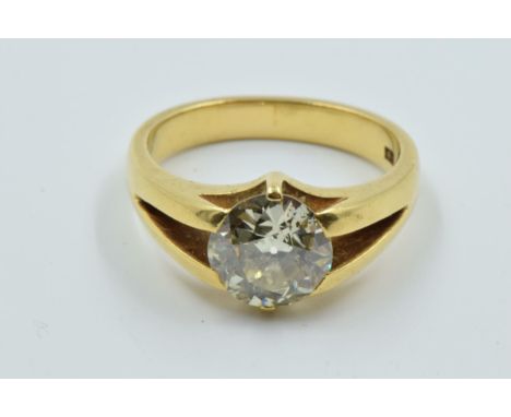 Large 18ct yellow gold and old brilliant cut diamond solitaire ring of approximately 2.5ctRing size R 