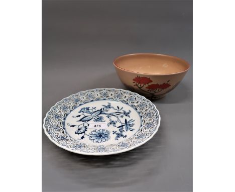 Meissen (seconds) blue and white plate with pierced border, 9.25ins diameter, together with a Clarice Cliff bowl decorated wi
